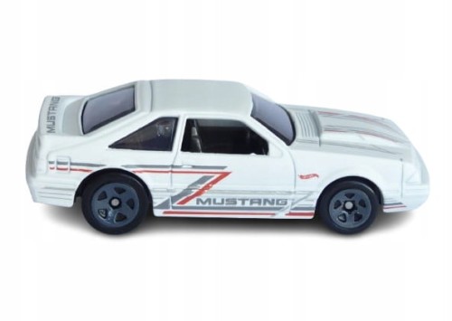 hot-wheels-92-ford-mustang-bialy-luz-bok.jpg