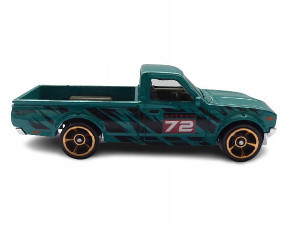 hot-wheels-datsun-620-turkusowy-luz-bok.jpg