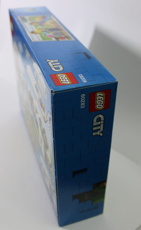 LEGO City 60283 - Wakacyjny kamper