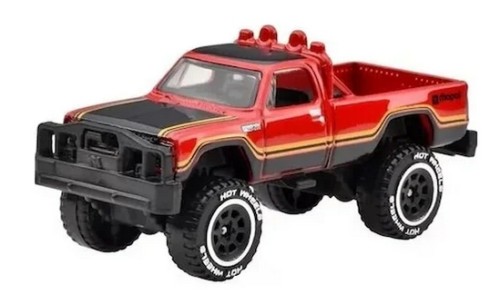 resorak-hot-wheels-tubular-trucks-1980-dodge-macho-power-wagon-przod.jpg